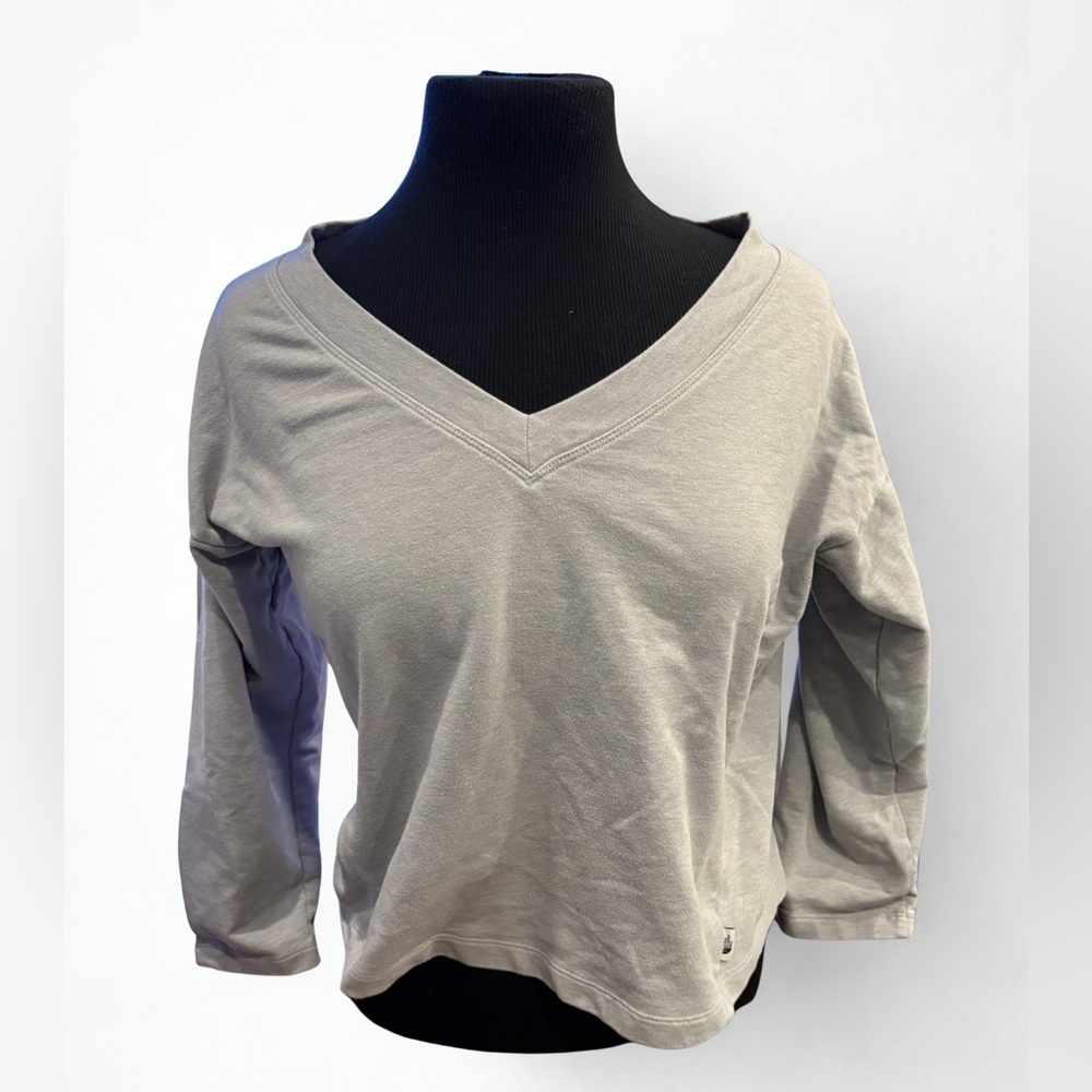 The North Face Women's V-Neck 3/4 Sleeve Top - Light Blue